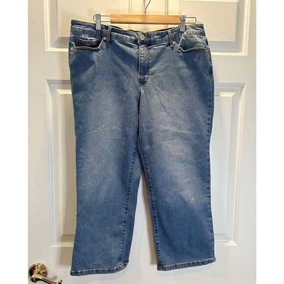 Nine West Chrystie Capri Women's 16 Mid Rise Light Wash Capri - Picture 1 of 9